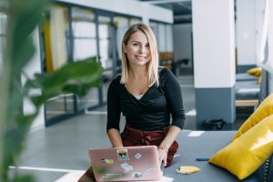 Женщинам Донецкой и Луганской областей предлагают гранты на получение IT-образования