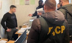 На Донеччині викрили двох чиновників екоінспекції, які вимагали хабар від підприємця