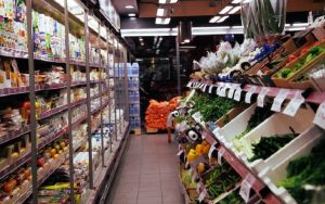 Cупермаркетам в Украине с 8 января запретят продавать бытовую химию, одежду, батарейки и другие нужные вещи