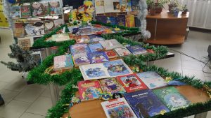 Різдвяні традиції, обряди, страви та казки – у міській бібліотеці Слов’янська працює тематична виставка