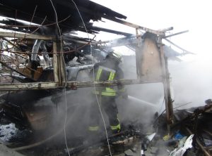 У Слов’янську вогнеборці ліквідували пожежу господарчої споруди та легкового автомобіля