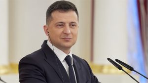 Зеленский призвал нардепов сократиться до 300 и просит украинцев проследить