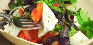 Салаты ценой здоровья: какие овощи нельзя есть зимой