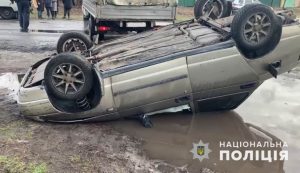 У Лимані чоловік погрожував ножем таксисту та скоїв ДТП