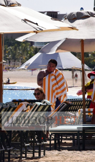 Отстраненный глава КСУ Тупицкий отдыхает в ОАЭ на вилле за 300 тысяч гривен в сутки