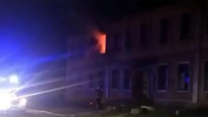 Бывшее лор отделение горело ночью в Славянске