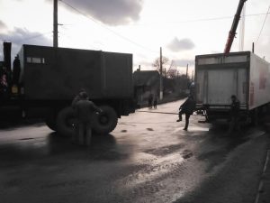 Слов’янські нацгвардійці витягли із кювета вантажівку