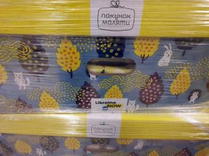 Перші 285 «пакунків малюка» надійшли до Донеччини