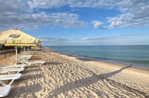 В Кирилловке уже подбирают персонал на лето: сколько платить обещают