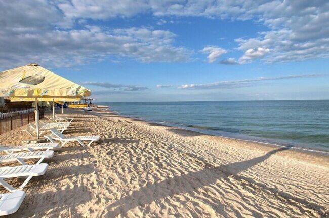 В Кирилловке уже подбирают персонал на лето: сколько платить обещают