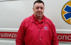 Фельдшер нес пациента на спине по сугробам более 2 км