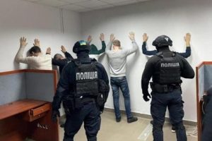 В Украине коллекторы шантажировали должников с помощью порно