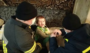 Рятувальники визволили палець дитини з іграшки