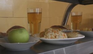 60 шкіл Донеччини перейшли на нову систему харчування у школах