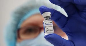 Кабмин официально запретил регистрацию в Украине российской вакцины от коронавируса. Документ