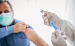 Прививка от Covid-19: какие побочные эффекты могут возникнуть от вакцинации