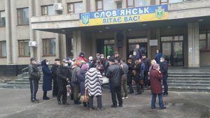 Верните свет на Славкурорт – жители микрорайона пришли на митинг к горсовету