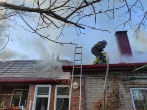 Рятувальники ліквідували пожежу на горищі приватного житлового будинку