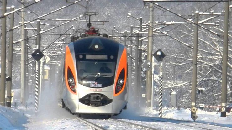 “Укрзализныця” прекращает продажу билетов на поезда в Прикарпатье