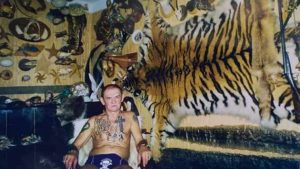 Вместо Ленина – Стилягу. В Славянске предлагают переплавить демонтированный памятник