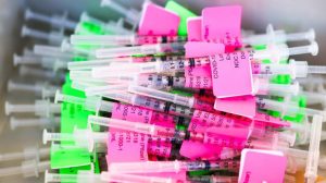 В Украине только три компании могут хранить вакцину: Шмыгаль заявил о нехватке мощностей