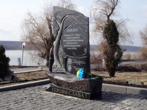 У Слов’янську на місці боїв за блокпост №1 вшанували пам’ять загиблих нацгвардійців та десантників