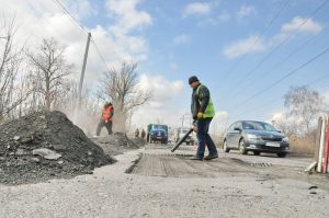 В Славянске начали ямочный ремонт объездных дорог