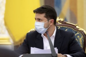 Зеленский подписал закон о введении электронных трудовых книжек