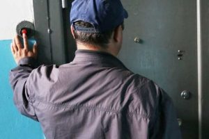 Поліція закликає бути пильними: житель Слов’янська позбувся заощаджень після візиту невідомого чоловіка