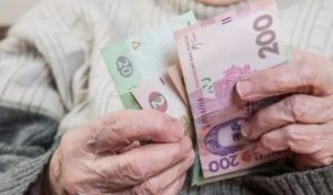 В Украине повысят пенсионный возраст и пересчитают выплаты. Что изменится с 1 апреля
