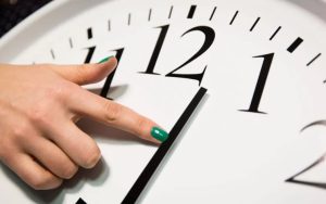 Перевод часов – надо ли переводить стрелки в воскресенье