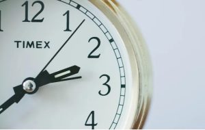 Кабмин может отменить переход на летнее время, несмотря на провал в Раде