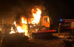 У Райгородку горіли трактор та асенізаторська машина