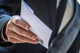 В Славянске чиновник попался на взятке