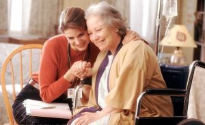 Кому положены соцуслуги на дому?