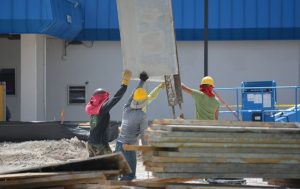 В Испании протестируют четырехдневную рабочую неделю: зарплаты оставят прежними