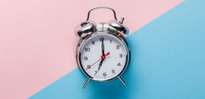 Сегодня ночью в Украине переводят часы: как узнать точное время без Интернета