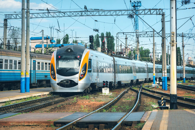 Укрзализныця ищет дизель в долг: почему компания уже в который раз рискует остановить ж/д сообщение