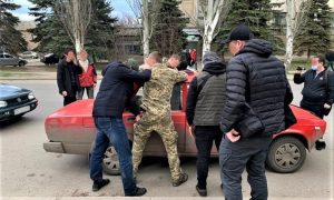 Правоохранителями задержан военнослужащий, который вымогал деньги у местного жителя