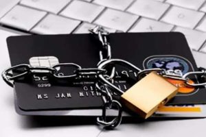 Банки масово блокують кошти на рахунках: які операції викликають підозру