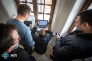 СБУ: чиновники госгеокадастра незаконно передавали гектары «элитной» земли на Донетчине