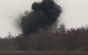 На Донбассе подорвался военный автомобиль: один человек погиб и трое ранены