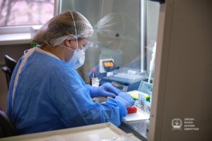 Лабораторії Донеччини повідомили про ще 908 хворих на COVID-19