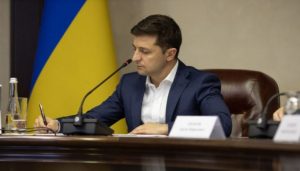 Зеленский ввел в действие санкции против Табачника, Азарова, Януковича и еще 24 человек