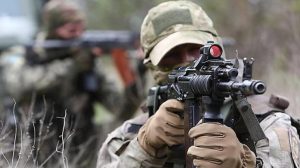 Бойовик стріляв з вогнепальної зброї по 15-річній дівчині на Донбасі