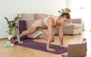 Как заменить тренировки в зале во время локдауна: главные советы