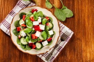 Весенние салаты: витаминные рецепты из первых овощей