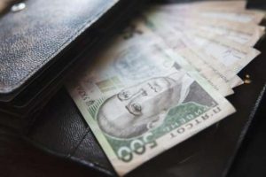 Украинцам пообещали рост зарплат: в правительстве назвали средний размер оплаты труда