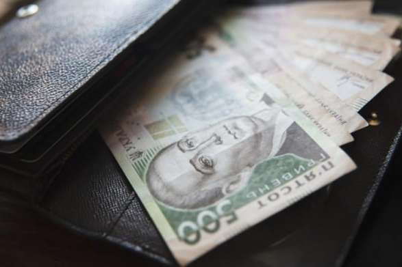 Украинцам пообещали рост зарплат: в правительстве назвали средний размер оплаты труда