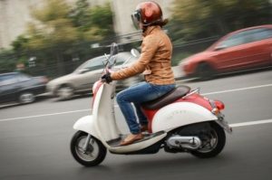 Нужны ли водителю скутера техпаспорт и водительское удостоверение